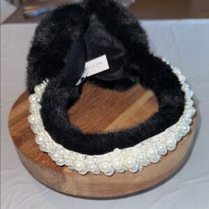 ANNA  &  AVA Elegant Black and White Pearl Headband